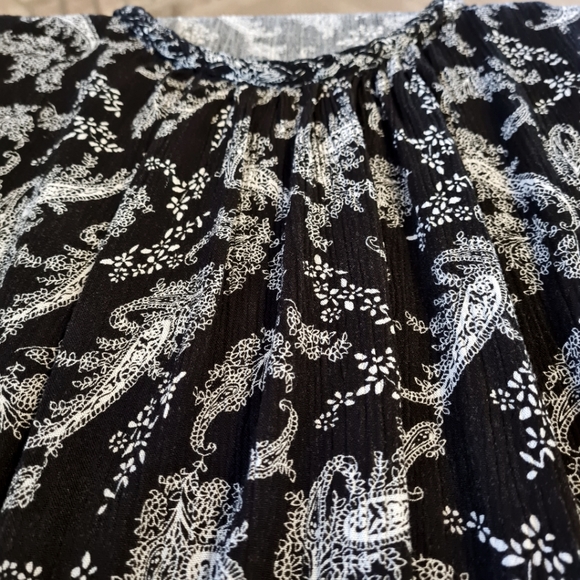 Sleeveless spring/summer top - Picture 4 of 5